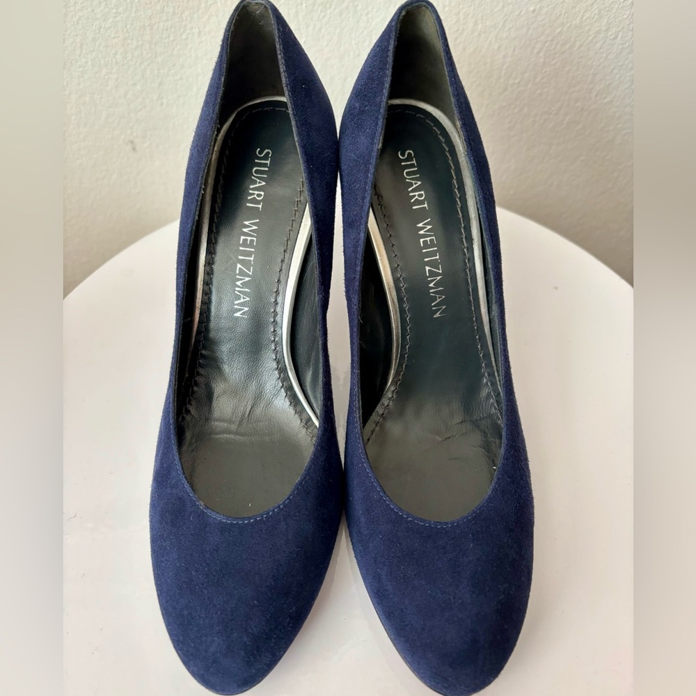 Stuart Weitzman pumps navy suede size 5.5b 3.5 inch heel.